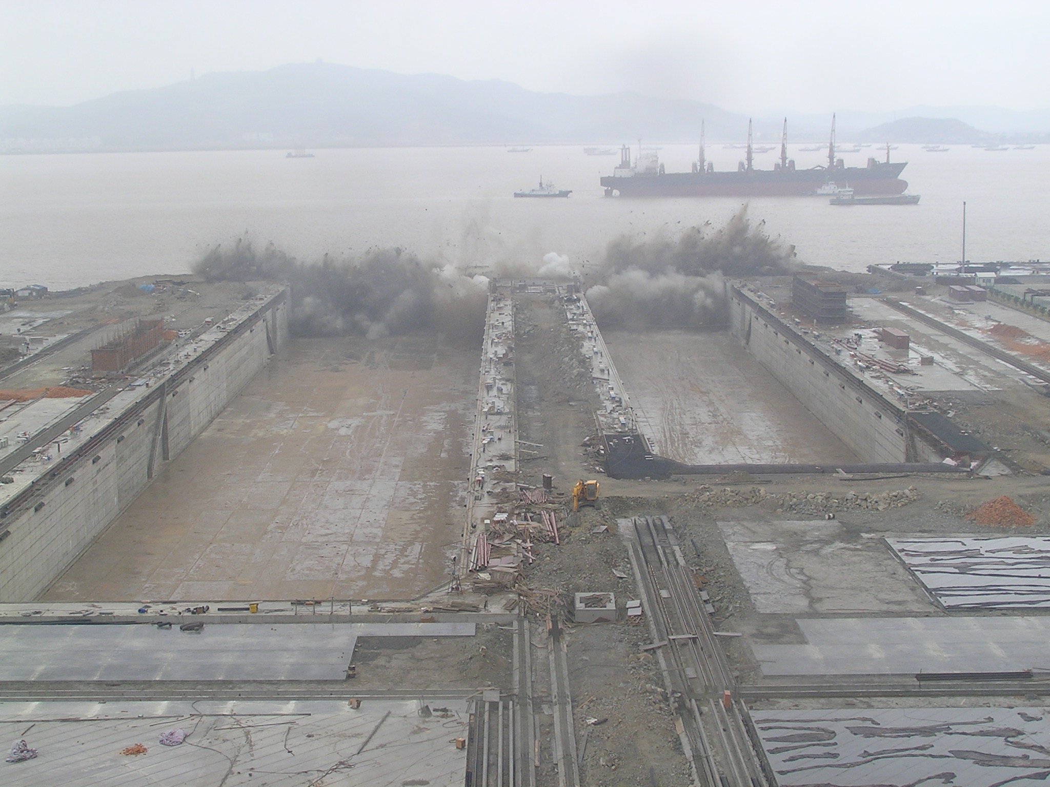 Cofferdam demolition blasting at Zhoushan Jinhaiwan