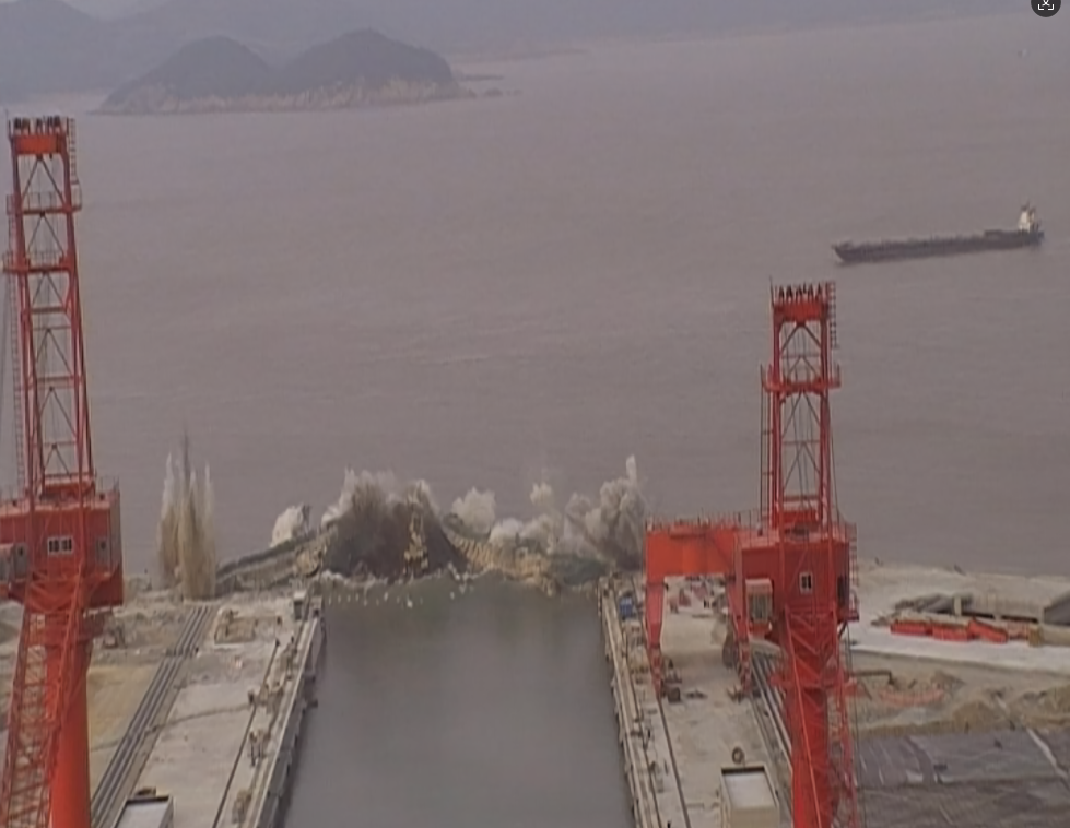 Cofferdam demolition blasting at Zhoushan Baiquan