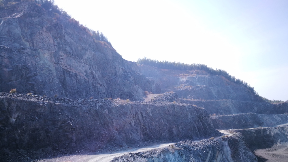 Deqing County Sanhe Township Hongfang Stone Company Closed Mine