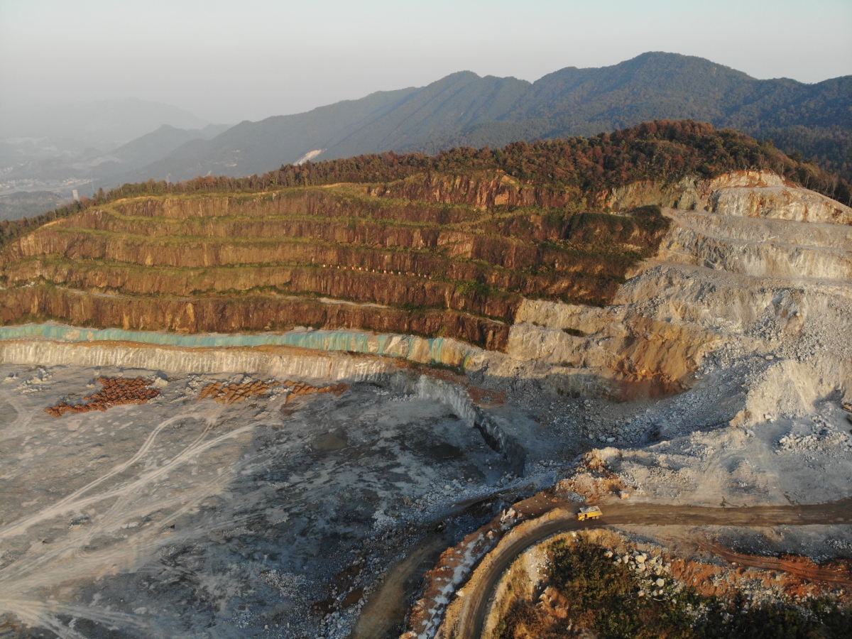 Tonglu Red Lion Cement Company High-mountain Limestone Quarry 